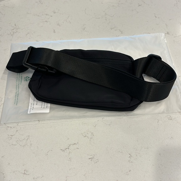 Halara Belt Bag Purse Black BRAND NEW! - Picture 4 of 5